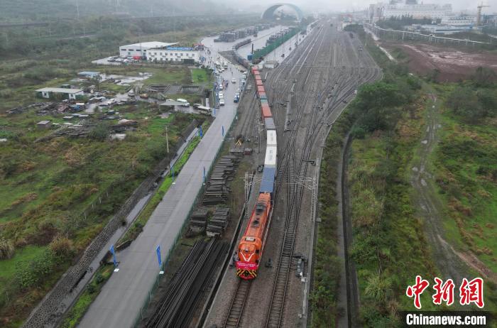 西部陸海新ルートで自動(dòng)車用リチウムイオンバッテリーを初輸送