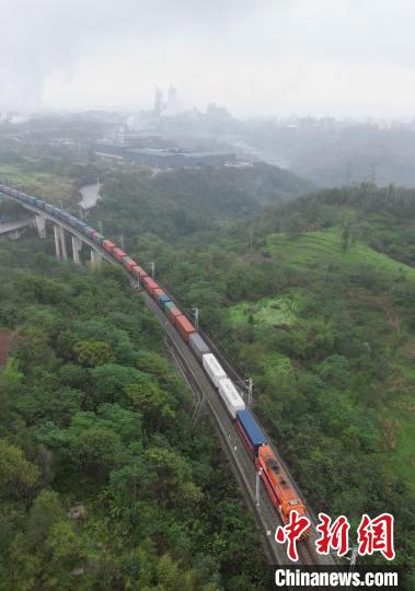 西部陸海新ルートで自動(dòng)車用リチウムイオンバッテリーを初輸送