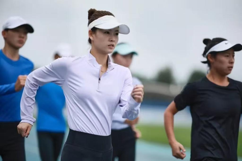 トレーニング中の楊家玉選手（寫真提供は昆明海埂スポーツ訓(xùn)練拠點(diǎn)）。