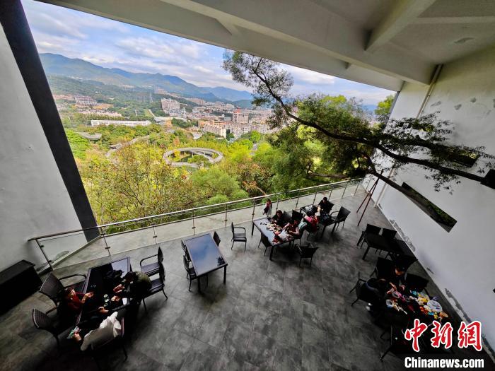 緑豊かな冬の遊歩道「福道」をそぞろ歩く　福建省福州