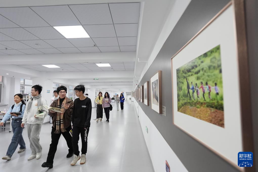 哈爾浜工業(yè)大學でフル活用されている「冬でも暖かい渡り廊下」 　黒竜江省