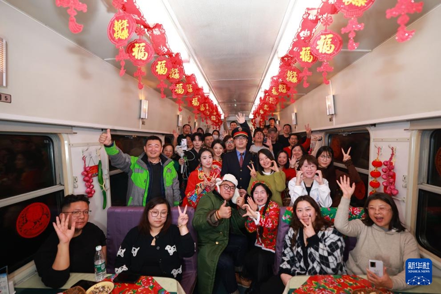 黒竜江省で東北エリアの民間の風(fēng)俗?習(xí)慣をテーマにした旅客列車運行