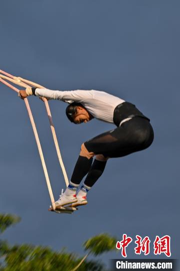 全國(guó)少數(shù)民族運(yùn)動(dòng)會(huì)における女子限定競(jìng)技「ブランコ」　海南省