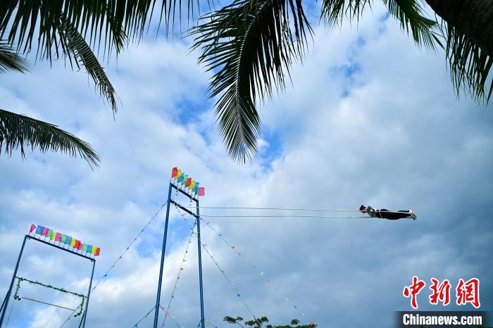 全國(guó)少數(shù)民族運(yùn)動(dòng)會(huì)における女子限定競(jìng)技「ブランコ」　海南省