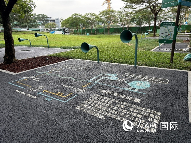 深セン國際低炭素シティ會展センターのラッパインタラクション裝置。撮影：宋歌