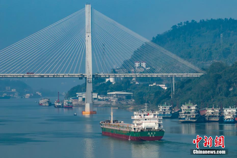 重慶港と寧波舟山港を結(jié)ぶ川海直通航路が開通