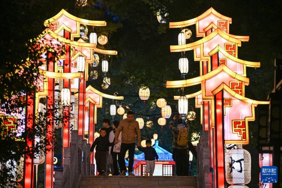 「上元燈彩図」無(wú)形文化遺産蕓術(shù)展がライトアップ　江蘇省南京