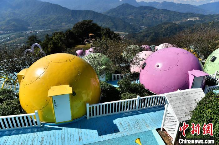 福建省華安県に建ち並ぶカラフルな民泊施設(shè)「テントウムシハウス」