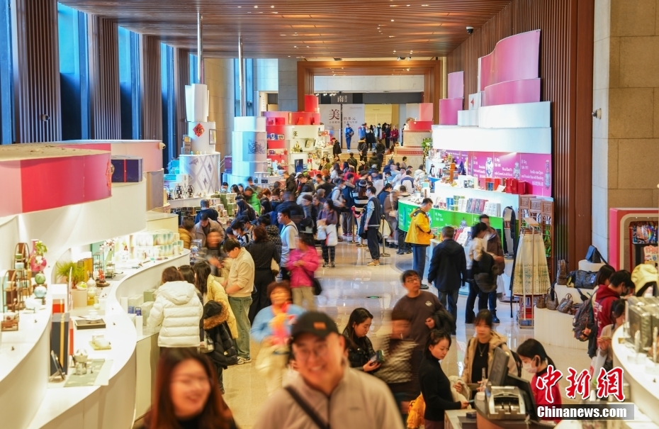 文化クリエイティブグッズ人気で年間通じて來館者絶えない中國國家博物館　北京