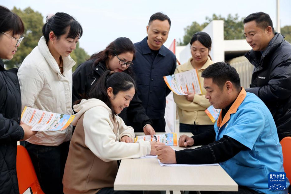 希望の職は見(jiàn)つかった？中國(guó)各地でユニークな「年末就職説明會(huì)」開催