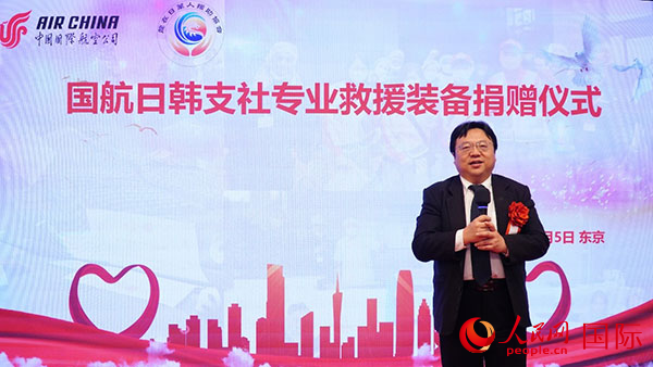 挨拶する在日本中國大使館の陳巍公使參事官兼総領(lǐng)事（撮影?蔣暁辰）。