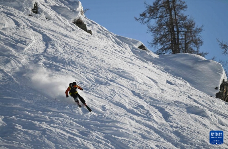 【新職業(yè)】スキーヤーの安全を守るスキー場のパトロール隊員