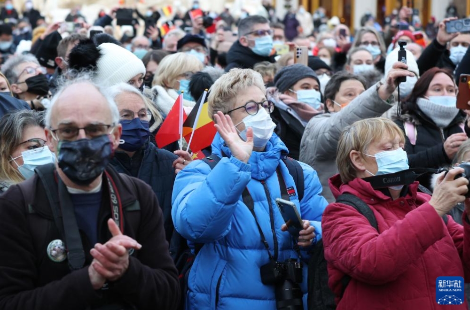 ベルギー生まれのパンダ3頭が中國に向けて出発
