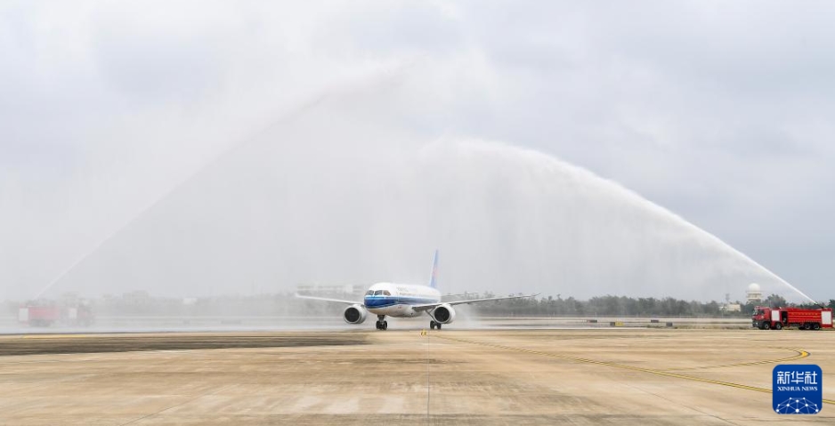 國産大型旅客機「C919」が海南省に向けた初の商用飛行で無事到著