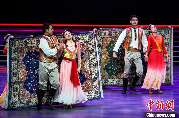 第1回中國新疆民間蕓術(shù)シーズン成果披露イベントが開催　新疆