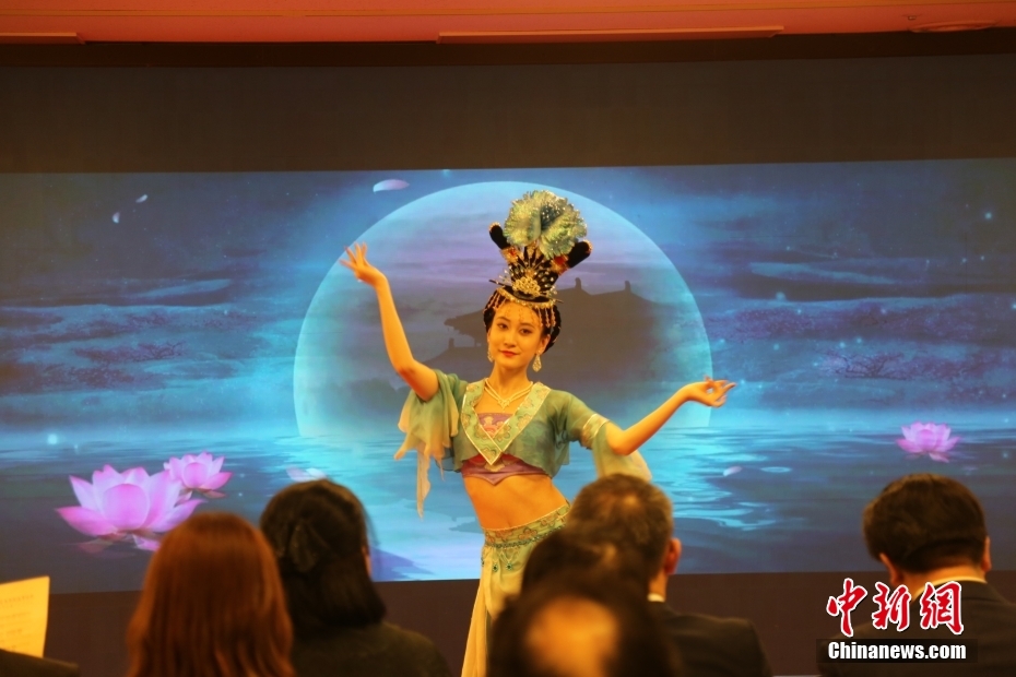 開幕式で、ダンスを披露した陝西省歌舞劇院のダンサー（撮影?朱晨曦）。