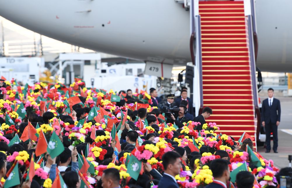 習(xí)近平総書記が澳門特區(qū)到著、熱烈な歓迎を受ける