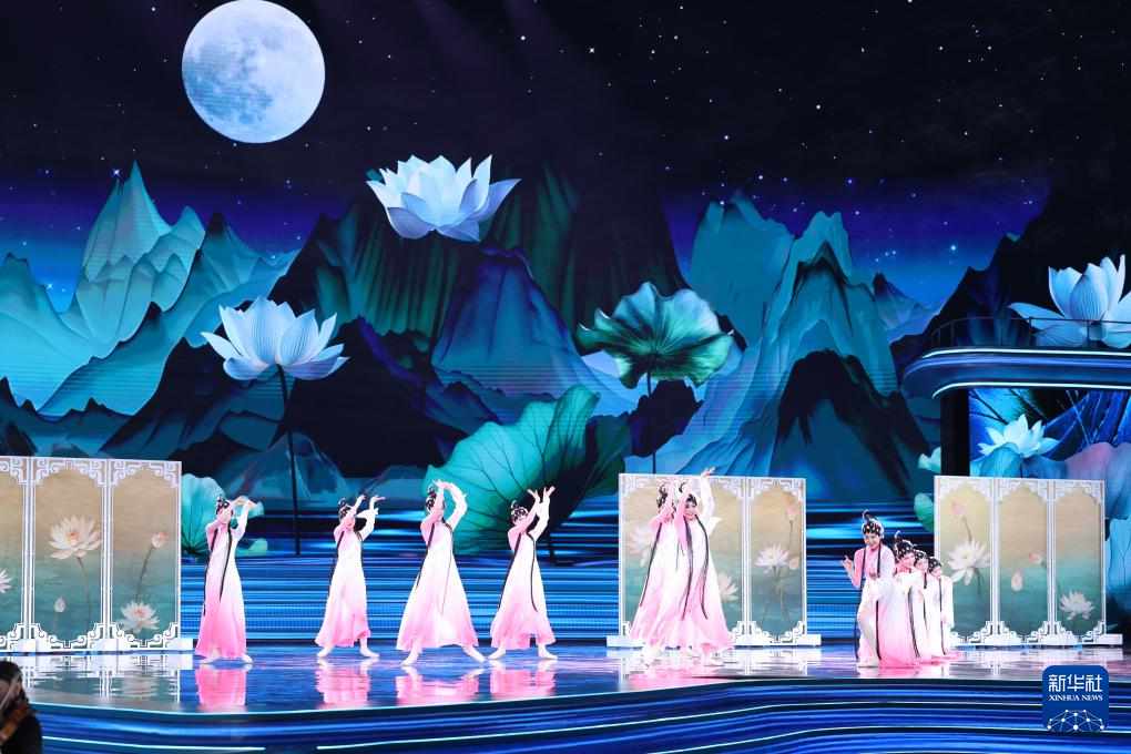 澳門(mén)祖國(guó)復(fù)帰25周年祝賀蕓術(shù)公演が澳門(mén)特區(qū)で開(kāi)催