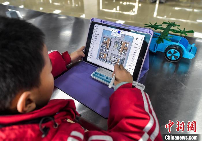 「青少年科學(xué)技術(shù)イノベーションコンテスト」が開(kāi)催　新疆烏魯木斉