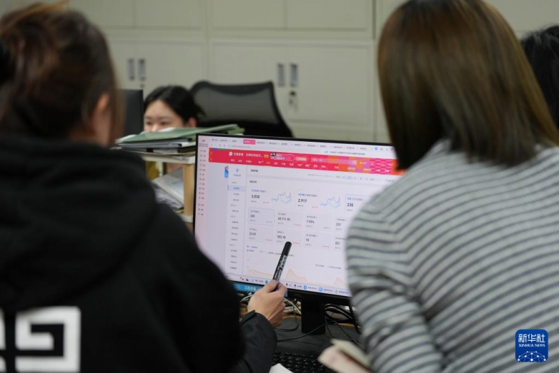 【新職業(yè)】「Z世代」のライブ配信パーソナリティー「誠意を込めて本をPR」