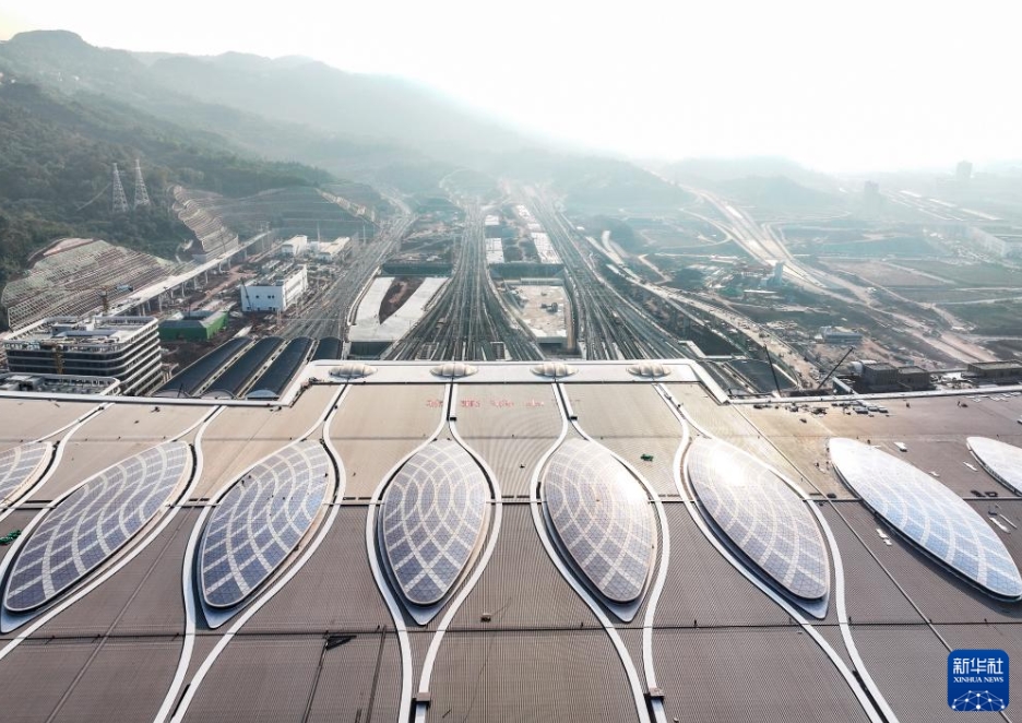 急ピッチで建設が進む西部地區(qū)最大の高速鉄道ハブ駅　重慶