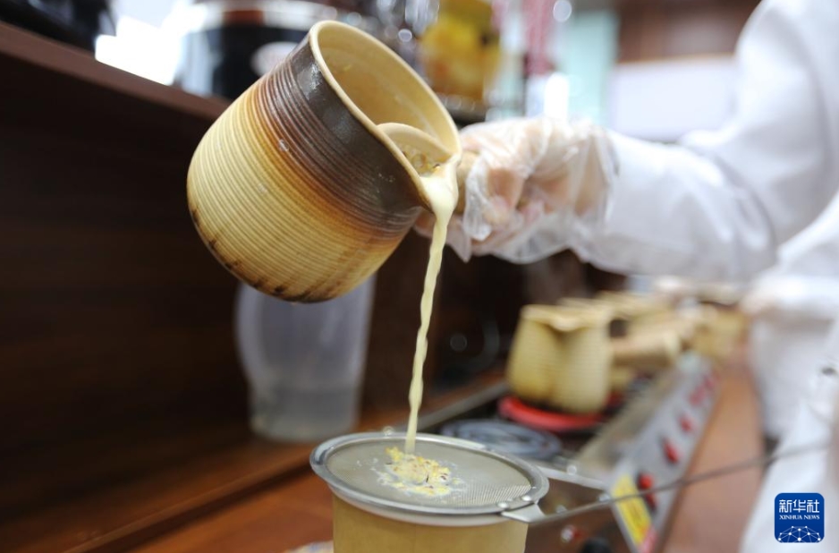 飲んで健康に？中醫(yī)薬の冬のティードリンクが人気に　甘粛省定西