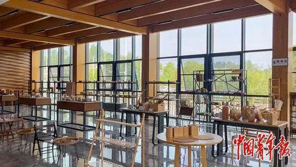 試験棟の中には各種の竹製品が所狹しと並べられている。撮影?洪克飛