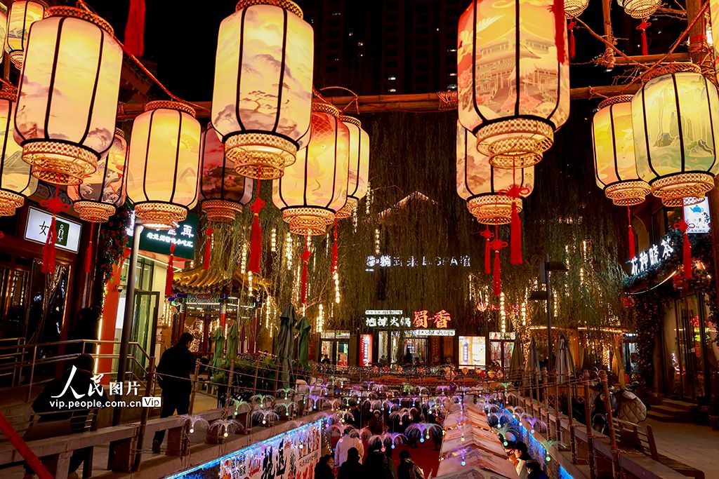 新年の到來(lái)を祝うランタンフェスティバル　甘粛省蘭州