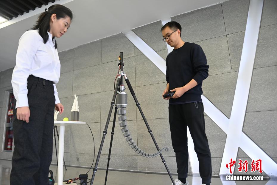 中國科學(xué)技術(shù)大學(xué)がタコの觸手型ロボットを開発　任意の物體を摑むことが可能