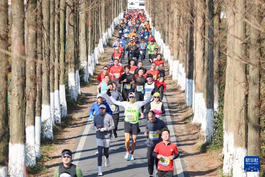 2025年に向けて「疾走」！ 中國(guó)各地で「年忘れマラソン」が開催