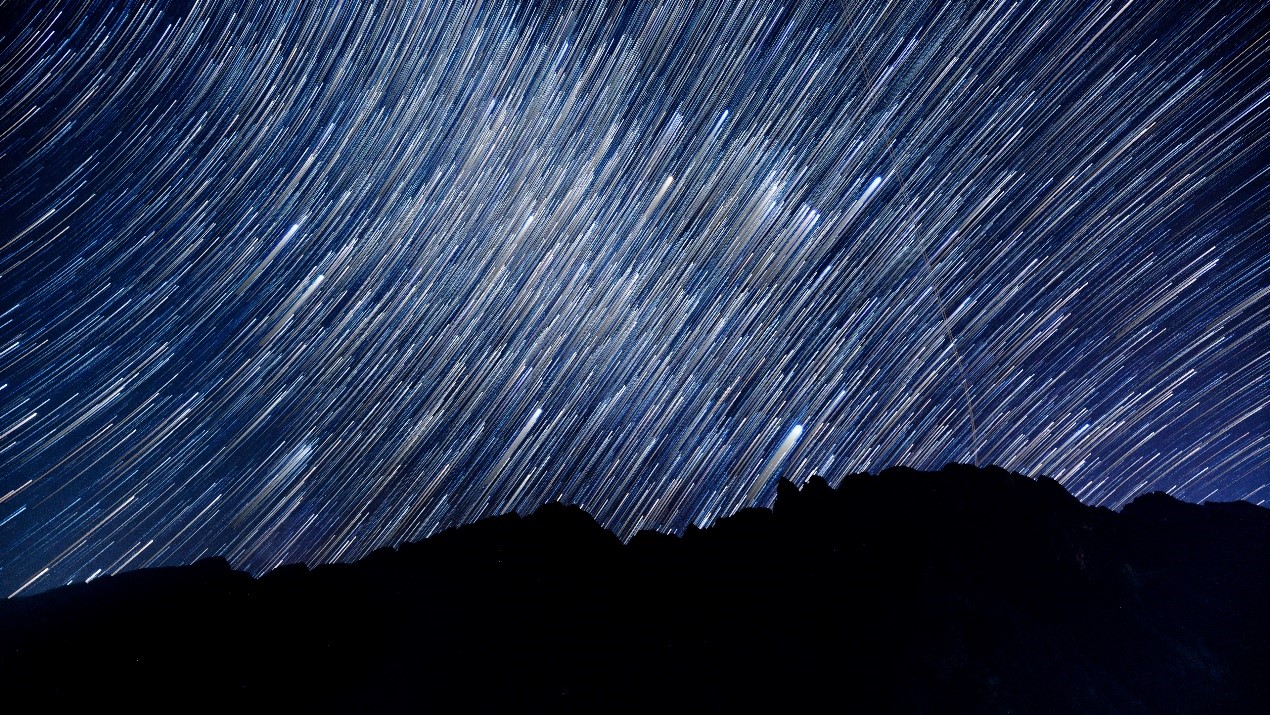 極寒の中、1時間以上にわたり撮影した雲(yún)南省虎跳峽の満點の星空（撮影·宮﨑一騎）。