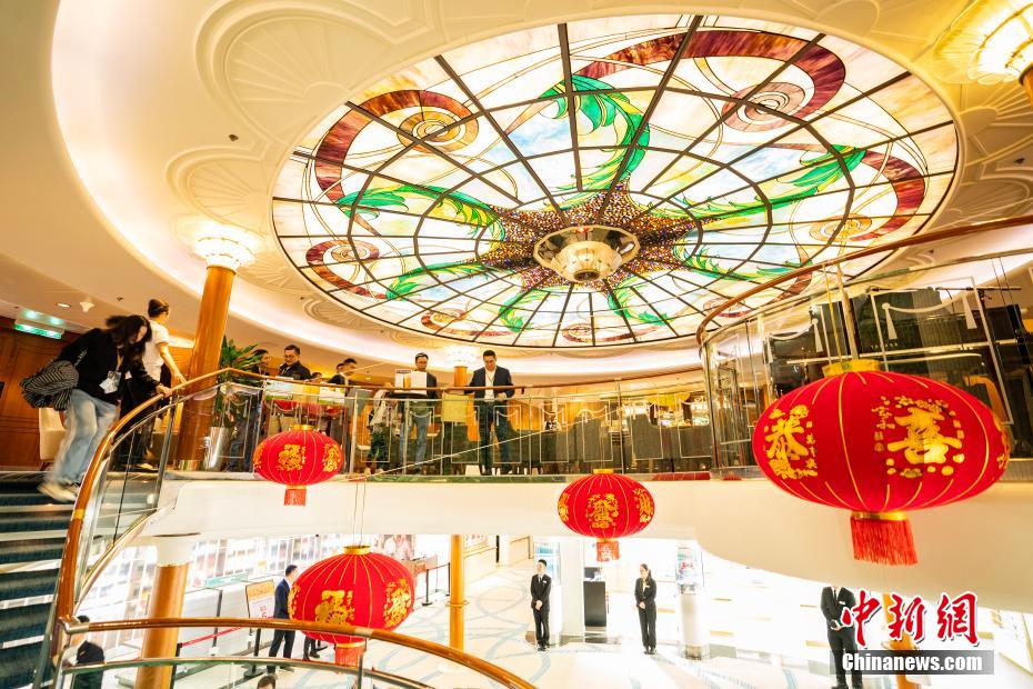 中國(guó)初の國(guó)営自主運(yùn)航クルーズ船「鼓浪嶼」が母港の香港を出航