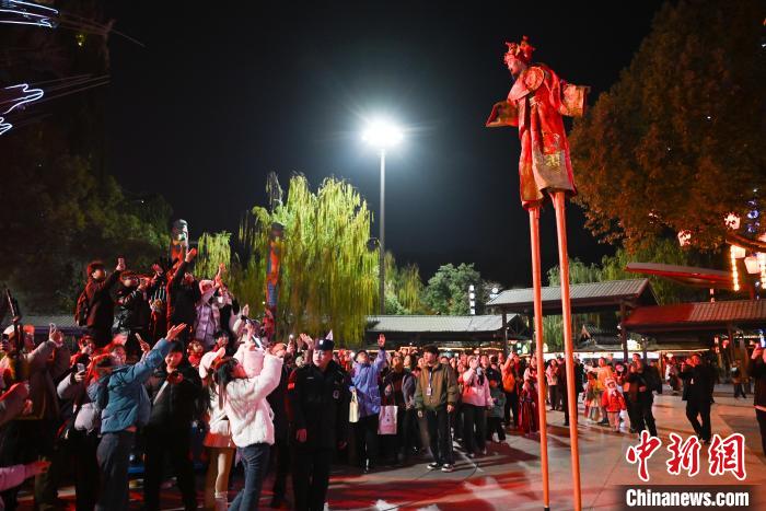 新年を祝う「無(wú)形文化遺産カーニバル」開(kāi)催　浙江省杭州