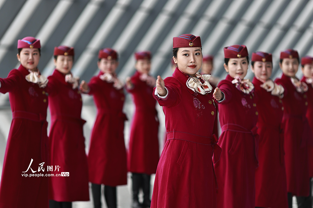 春運(yùn)に備え高速鉄道乗務(wù)員のマナー研修実施　重慶