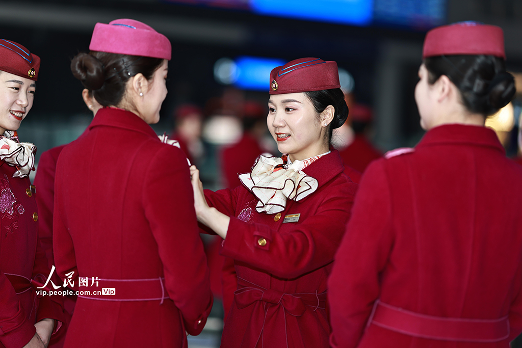 春運(yùn)に備え高速鉄道乗務(wù)員のマナー研修実施　重慶