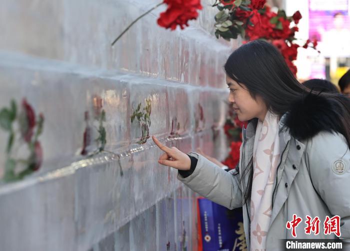 「薔薇の氷」の壁が歩行者天國に登場　遼寧省瀋陽市