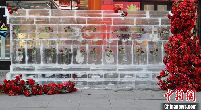 「薔薇の氷」の壁が歩行者天國に登場　遼寧省瀋陽市