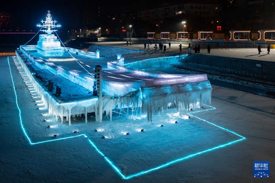 【音聲ニュース】氷で作り上げられた空母「遼寧」が哈爾浜に出現(xiàn)！