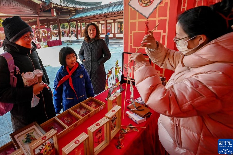 無(wú)形文化遺産の年越し用品が人気　陝西省西安