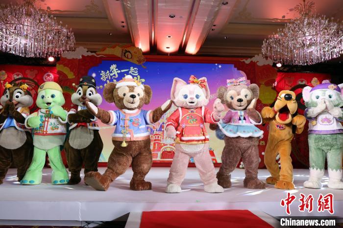 上海ディズニーのミッキーとミニーが中國(guó)風(fēng)の晴著で登場(chǎng)