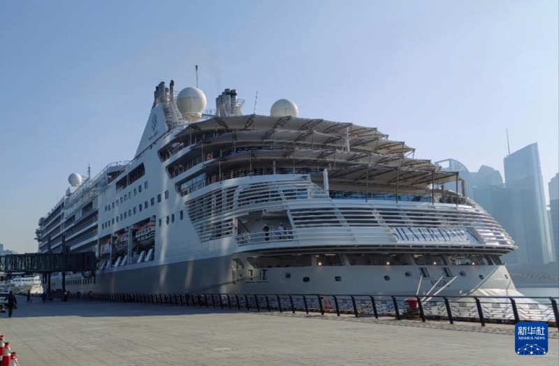 1月8日、2025年初の上海寄港クルーズ客船となった「シルバー?ドーン」。撮影?陳愛平