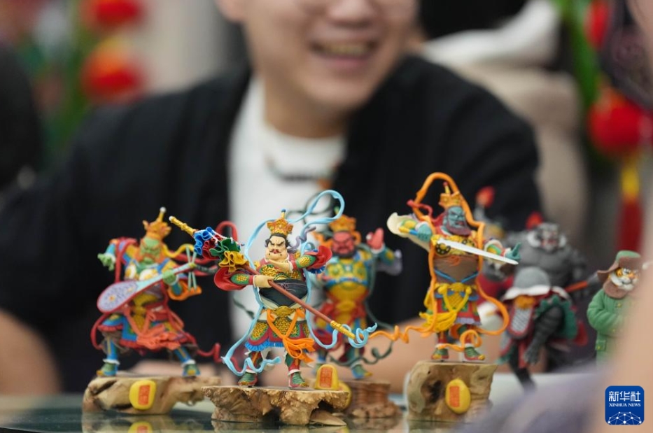 初の「民族無(wú)形文化遺産列車」が運(yùn)行　黒竜江省