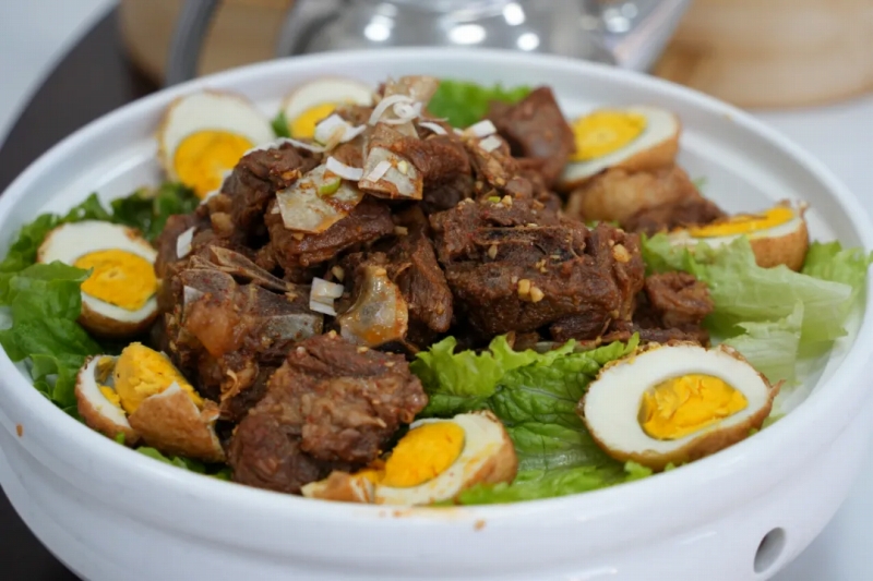 羊肉を煮込んだ「燜羊肉」。撮影?趙夢(mèng)月