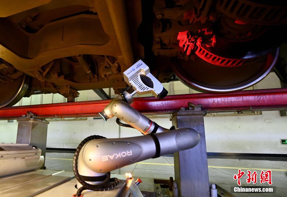 「スマート點検ロボット」が高速鉄道車両の安全検査に登場　福建省