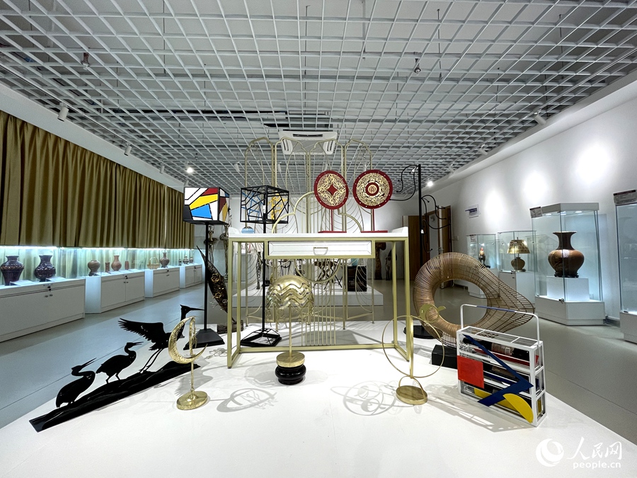 「藤鉄」工蕓品の展示。（撮影?陳藍燕）