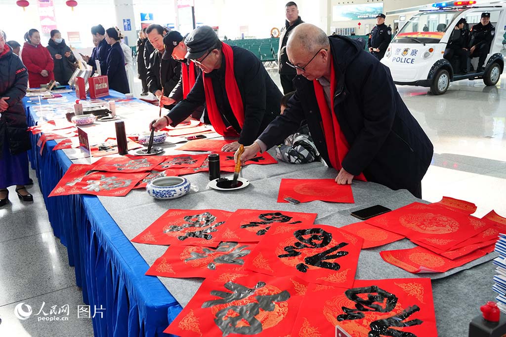 全國各地の2025年春運(yùn)初日に密著