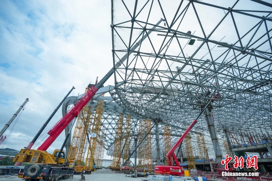 急ピッチで建設(shè)が進(jìn)む三亜鳳凰國際空港第3期改造工事　海南省