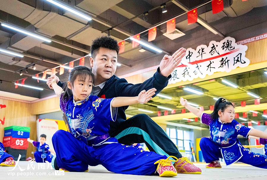 多彩な冬休み活動で楽しく成長する子供たち　內(nèi)蒙古呼和浩特