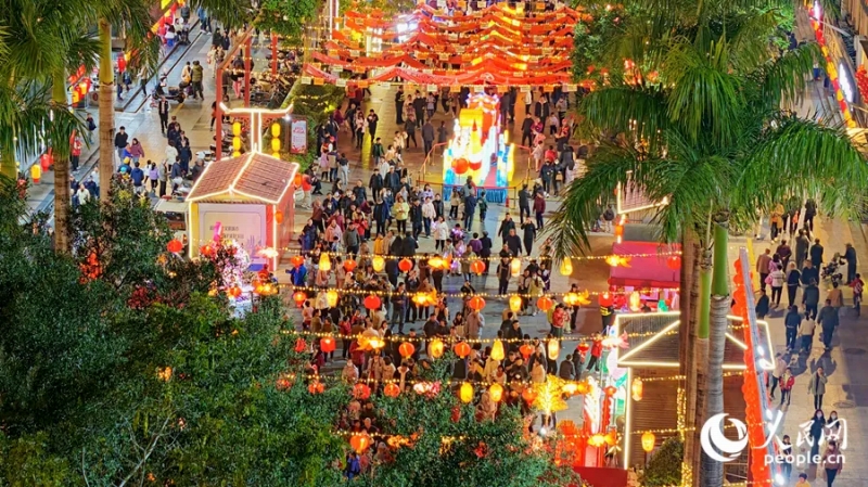 ライトがきらめく福建省廈門（アモイ）市の同安古城の中山路。（撮影?陳博）