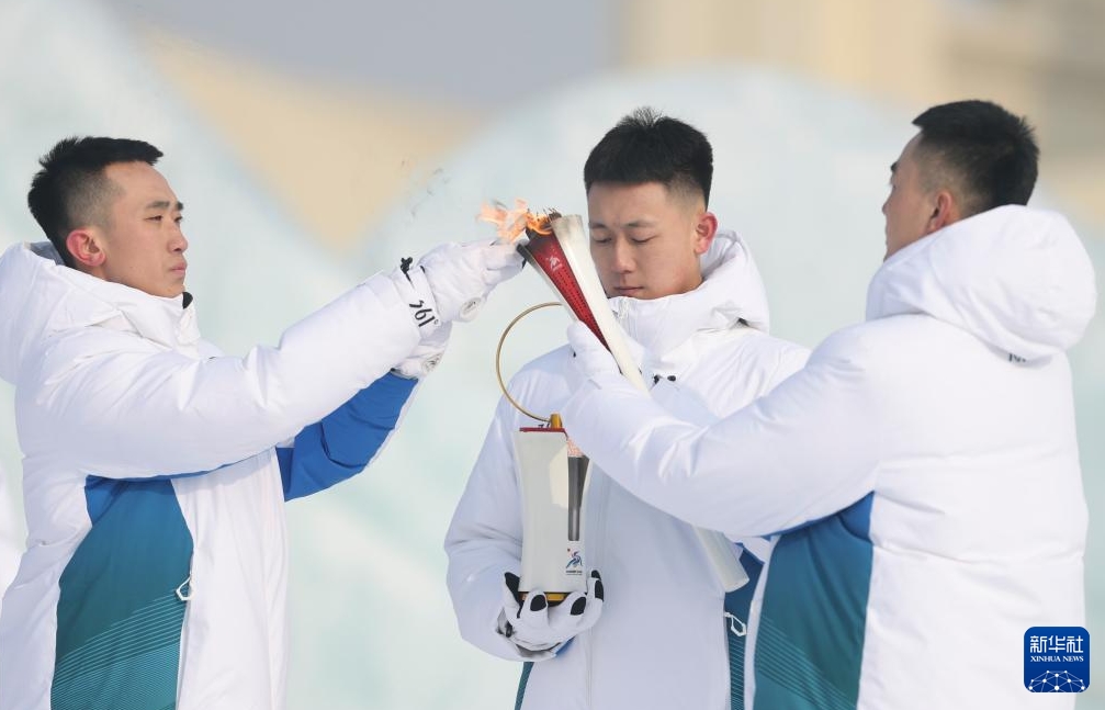 哈爾浜で第9回アジア冬季競技大會の聖火採火式　黒竜江省